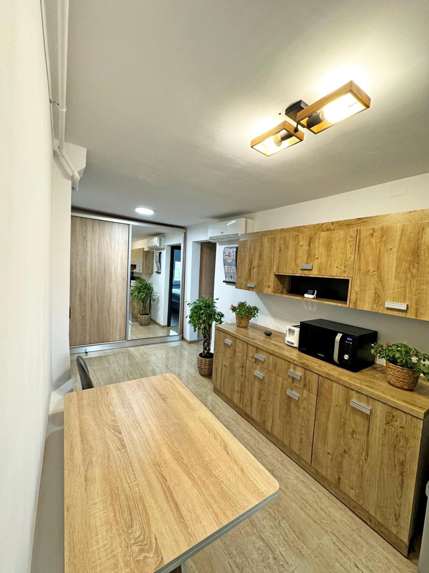 Ultracentral Apartment Târgu Jiu Exterior foto