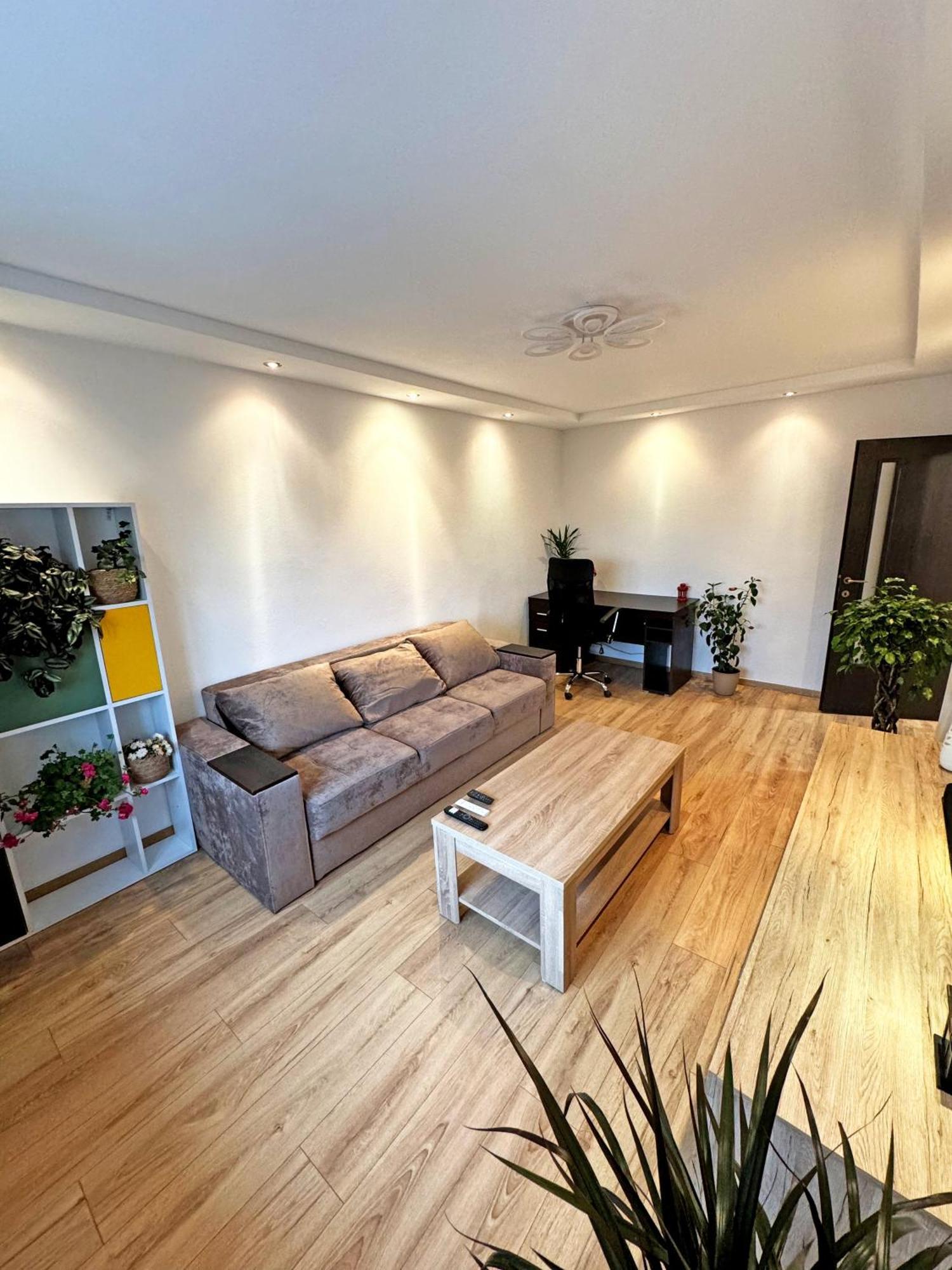 Ultracentral Apartment Târgu Jiu Exterior foto